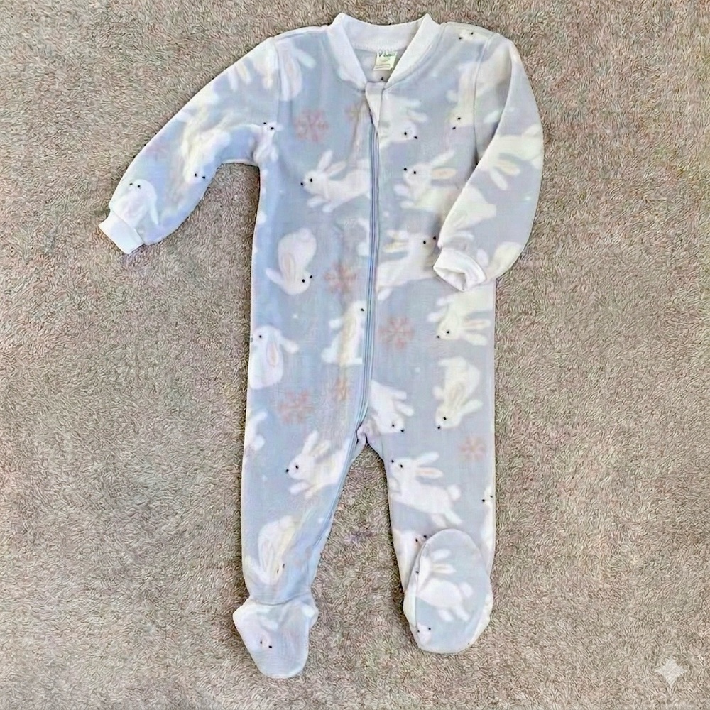 Pl Baby fuzzy footed pyjamas 
with Bunnies 9m